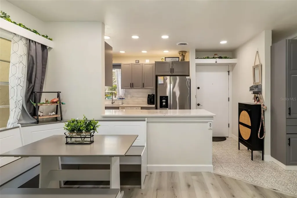 5023 Village Gardens Drive Sarasota FL 34234