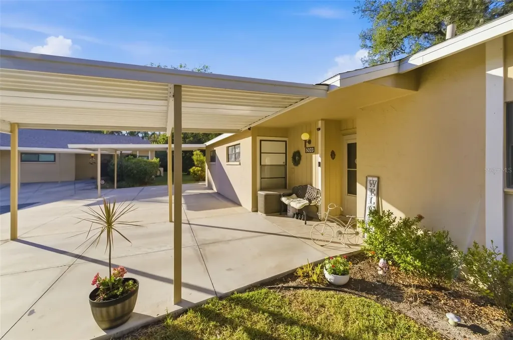 5023 Village Gardens Drive Sarasota FL 34234