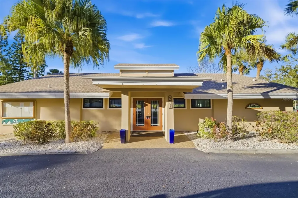 5023 Village Gardens Drive Sarasota FL 34234