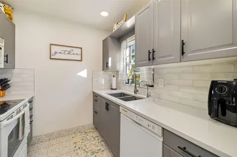 5023 Village Gardens Drive Sarasota FL 34234