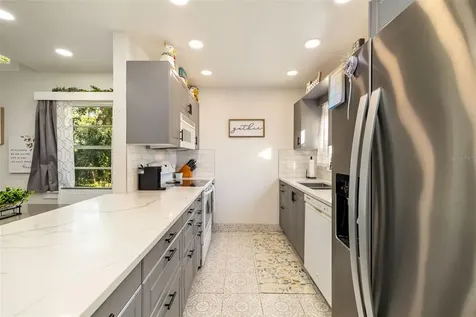 5023 Village Gardens Drive Sarasota FL 34234