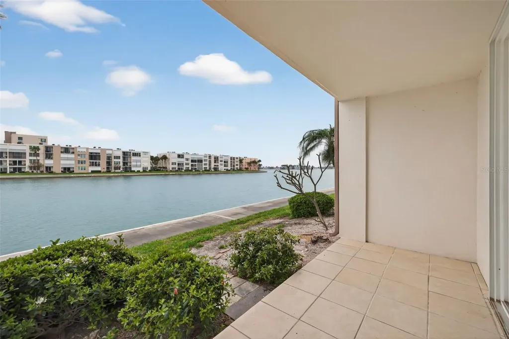 7540 Bay Island Drive S South Pasadena FL 33707