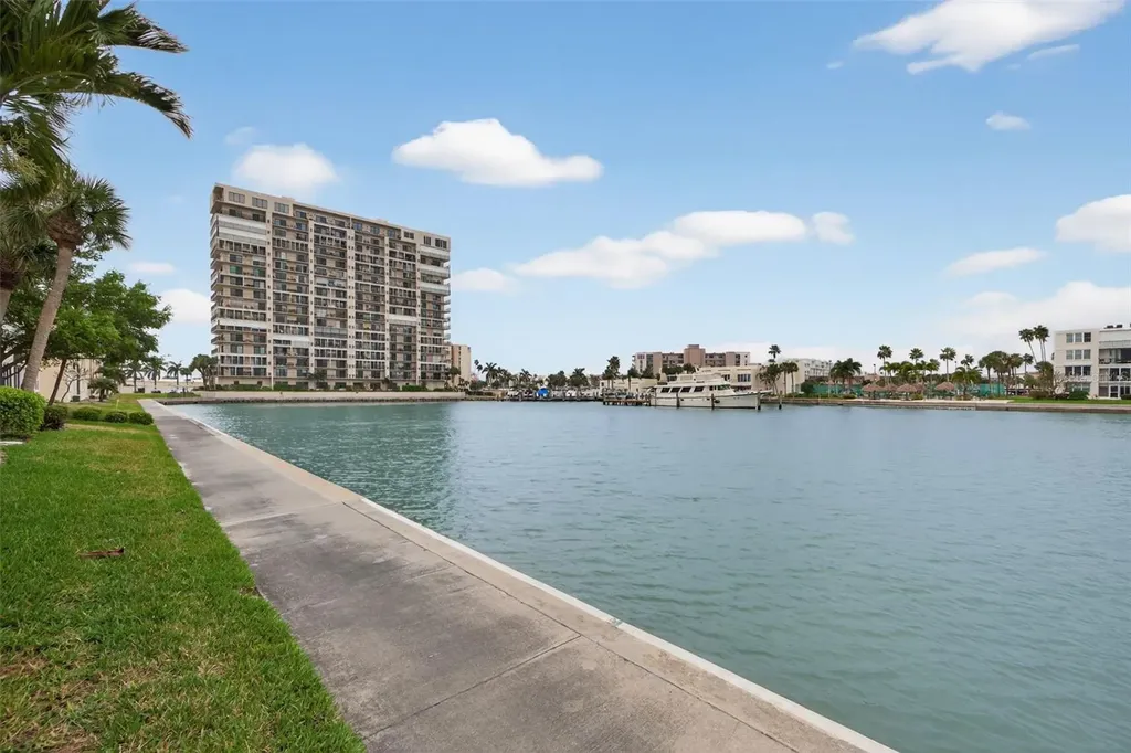 7540 Bay Island Drive S South Pasadena FL 33707