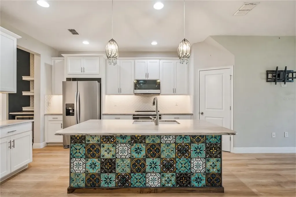 1008 Mango Court Oldsmar FL 34677