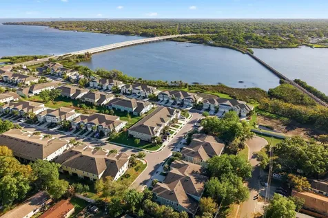 1008 Mango Court Oldsmar FL 34677