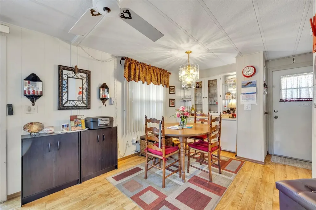 223 Paradise S Leesburg FL 34788