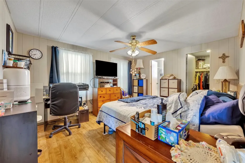 223 Paradise S Leesburg FL 34788