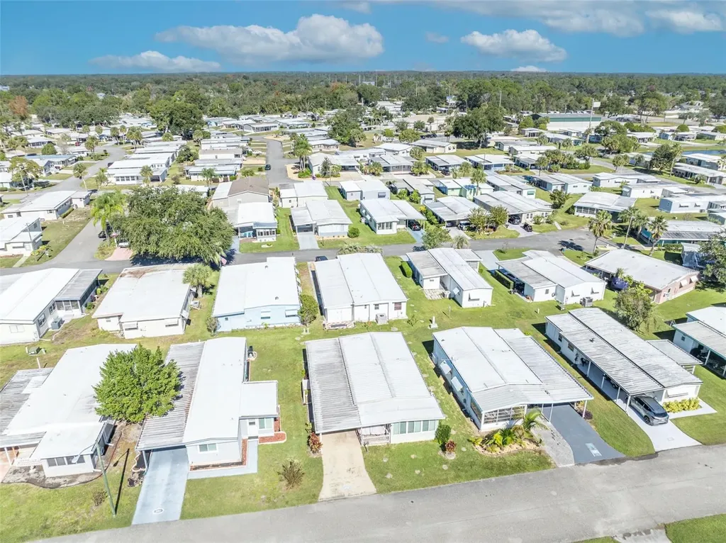 223 Paradise S Leesburg FL 34788