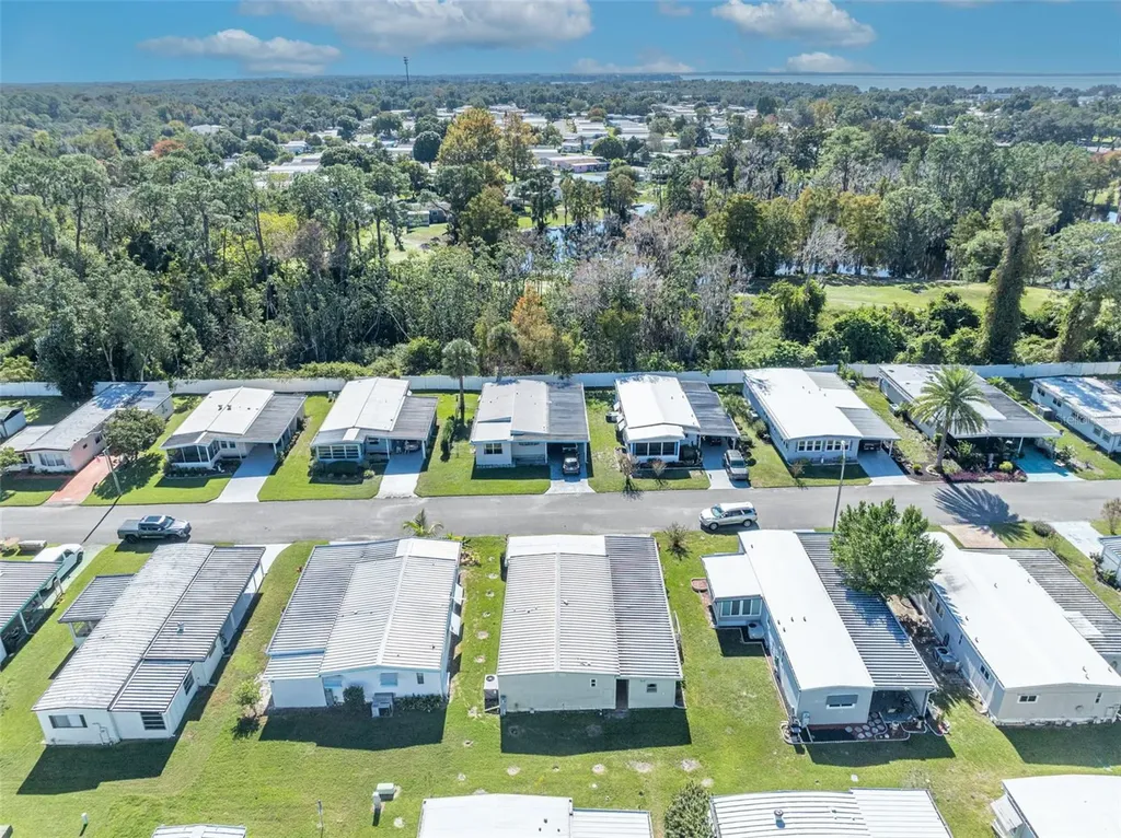 223 Paradise S Leesburg FL 34788