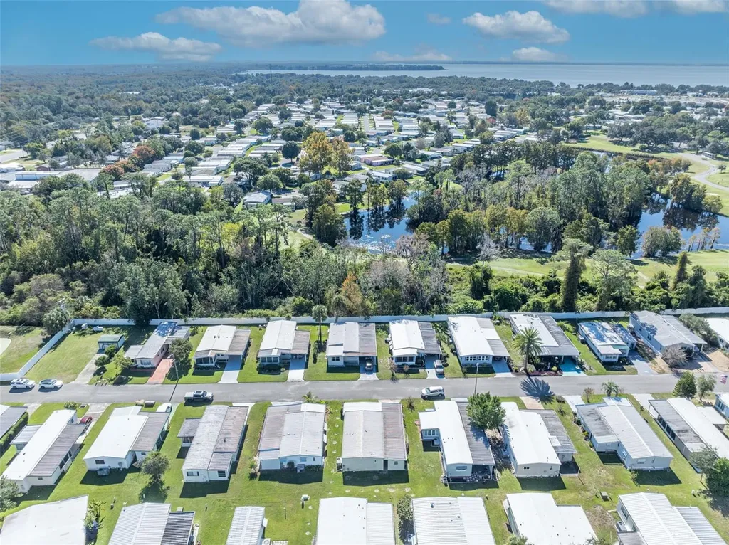 223 Paradise S Leesburg FL 34788