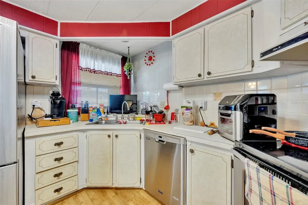 223 Paradise S Leesburg FL 34788