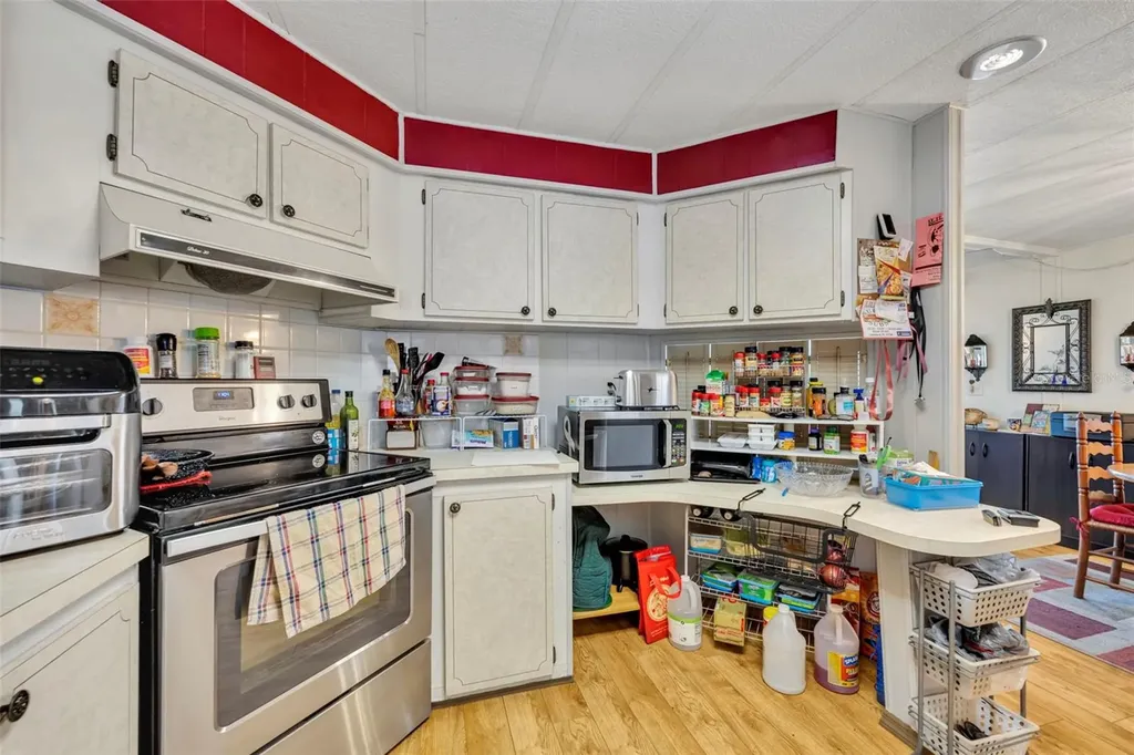 223 Paradise S Leesburg FL 34788