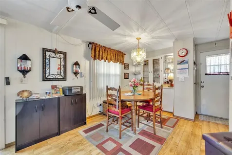 223 Paradise S Leesburg FL 34788