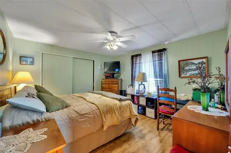 223 Paradise S Leesburg FL 34788