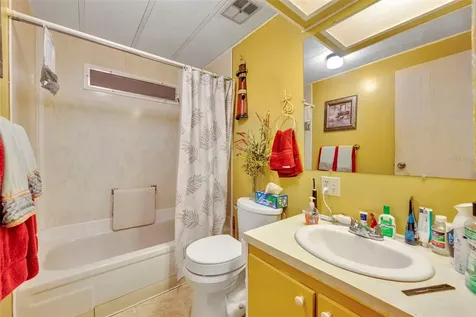 223 Paradise S Leesburg FL 34788