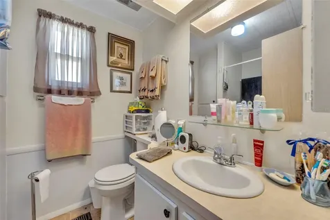 223 Paradise S Leesburg FL 34788