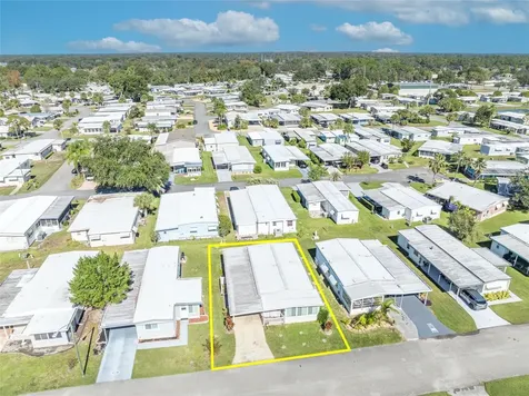 223 Paradise S Leesburg FL 34788