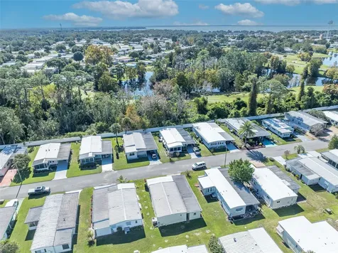 223 Paradise S Leesburg FL 34788