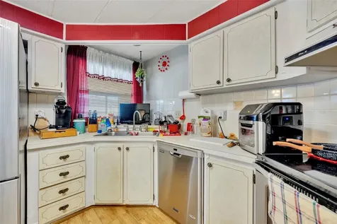 223 Paradise S Leesburg FL 34788