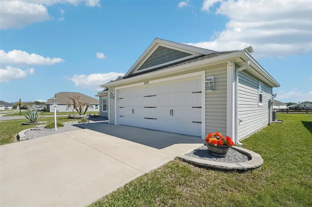 3279 Dzuro Drive Oxford FL 34484