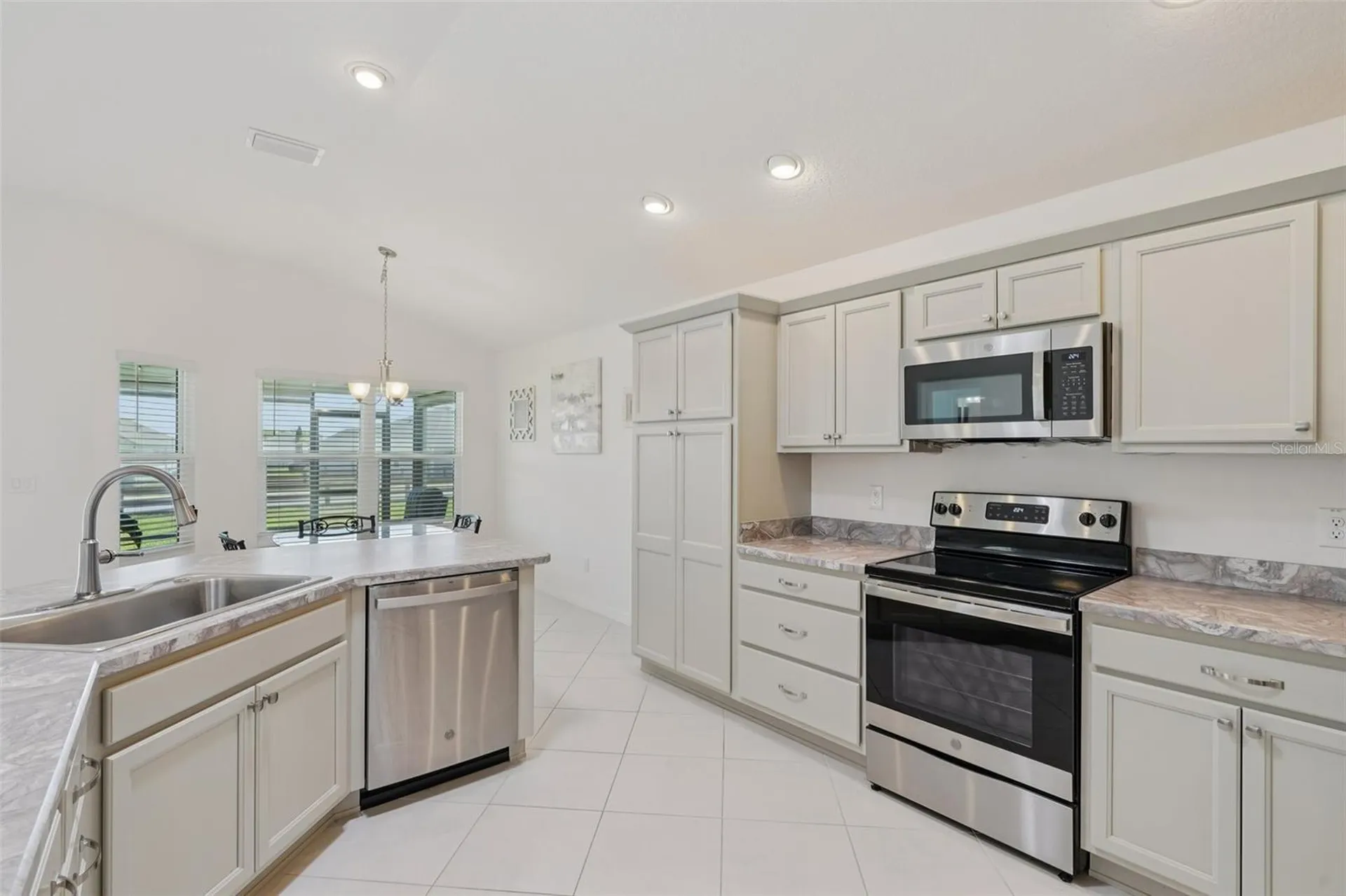3279 Dzuro Drive Oxford FL 34484