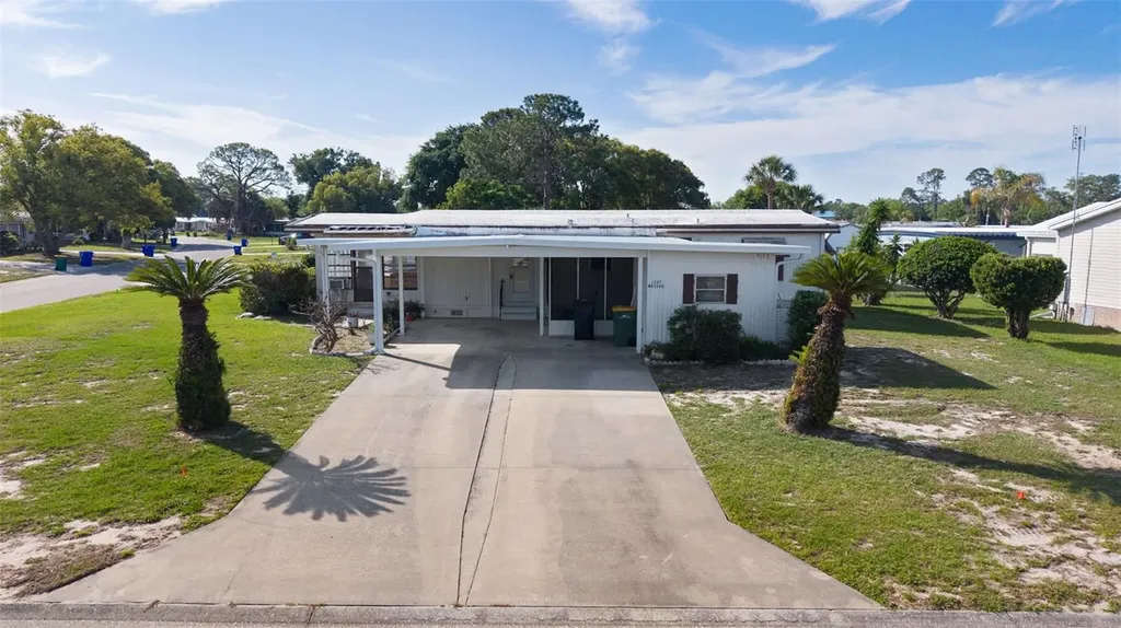 1227 Nassau Circle Tavares FL 32778