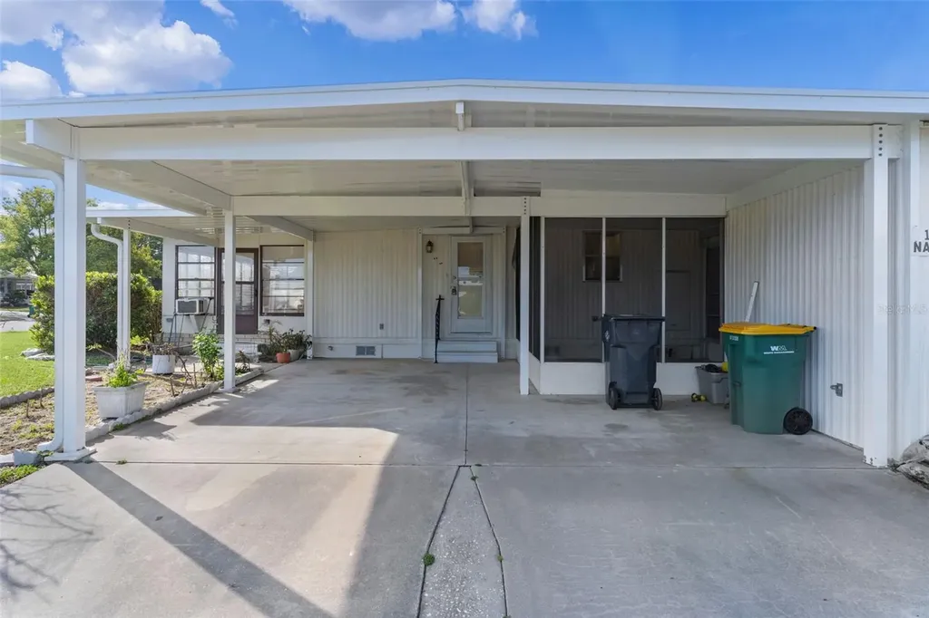 1227 Nassau Circle Tavares FL 32778