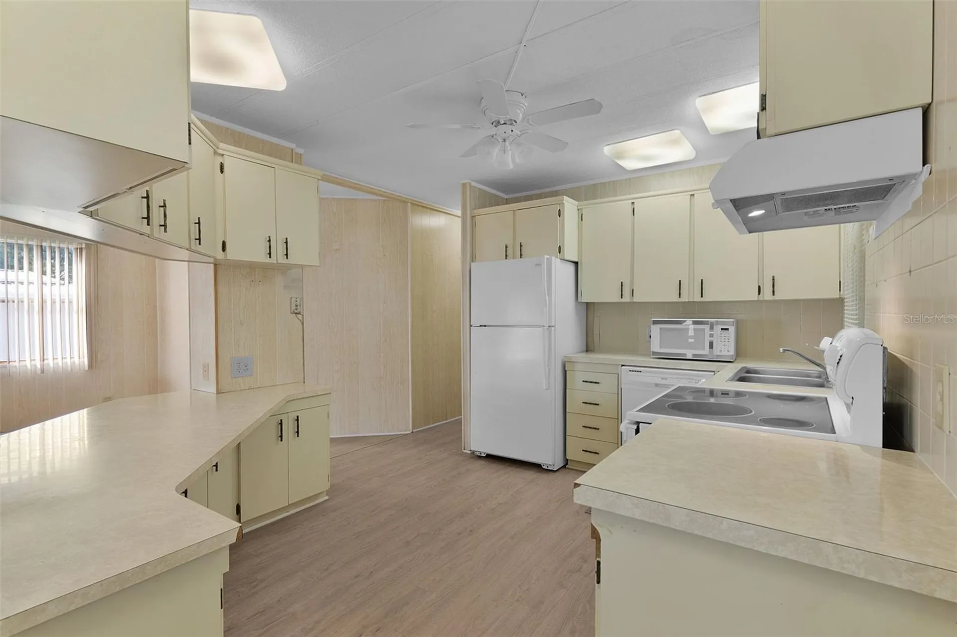1227 Nassau Circle Tavares FL 32778