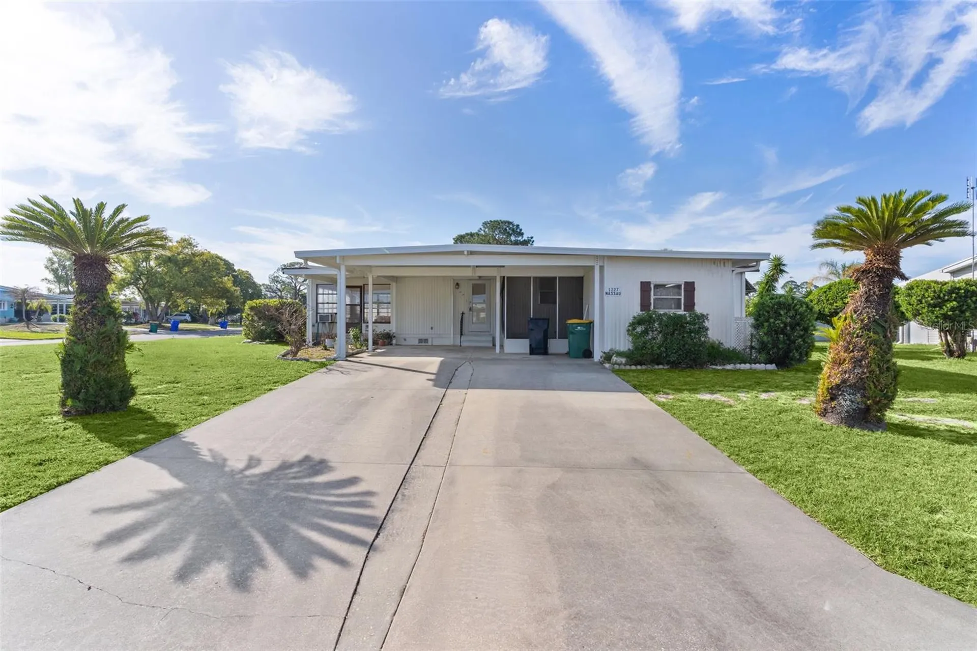1227 Nassau Circle Tavares FL 32778