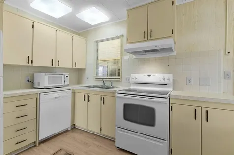 1227 Nassau Circle Tavares FL 32778
