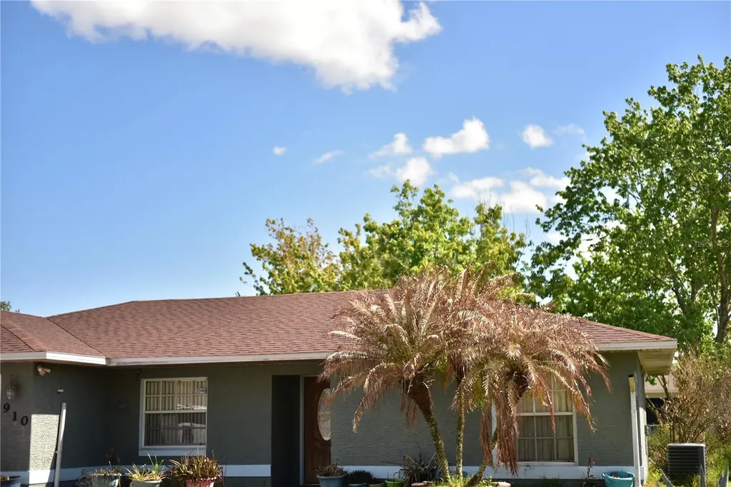 910 Louvre Court Kissimmee FL 34759