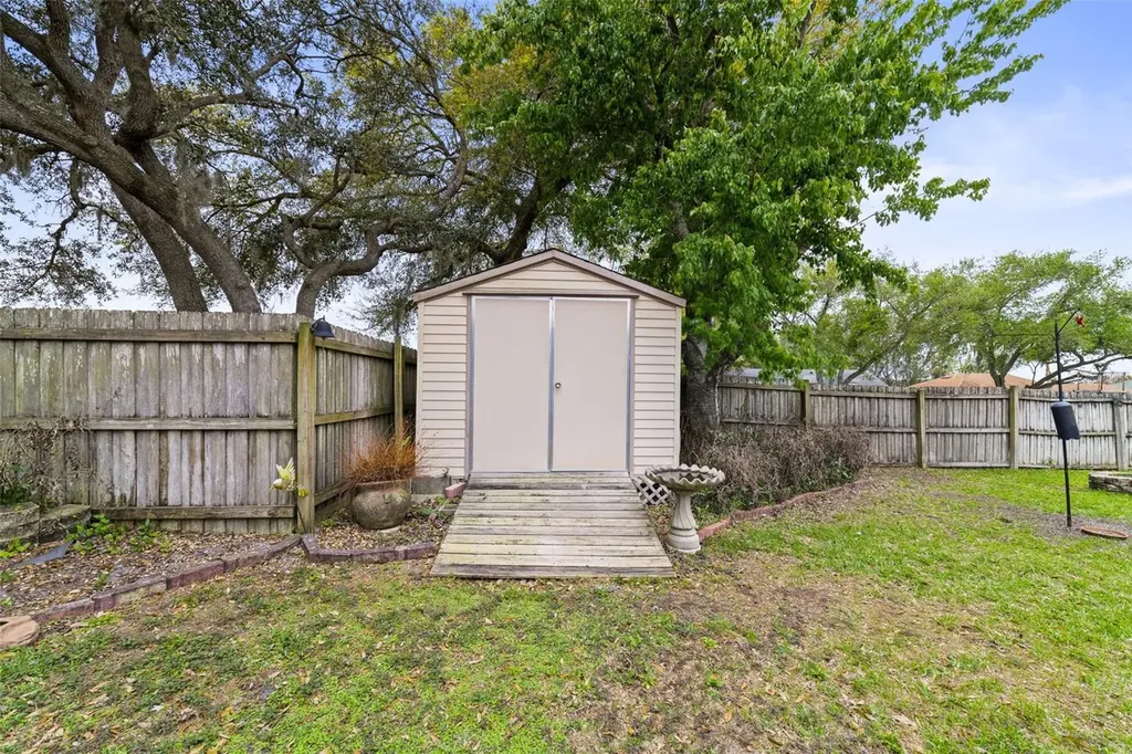 124 Country Lakes Circle Groveland FL 34736
