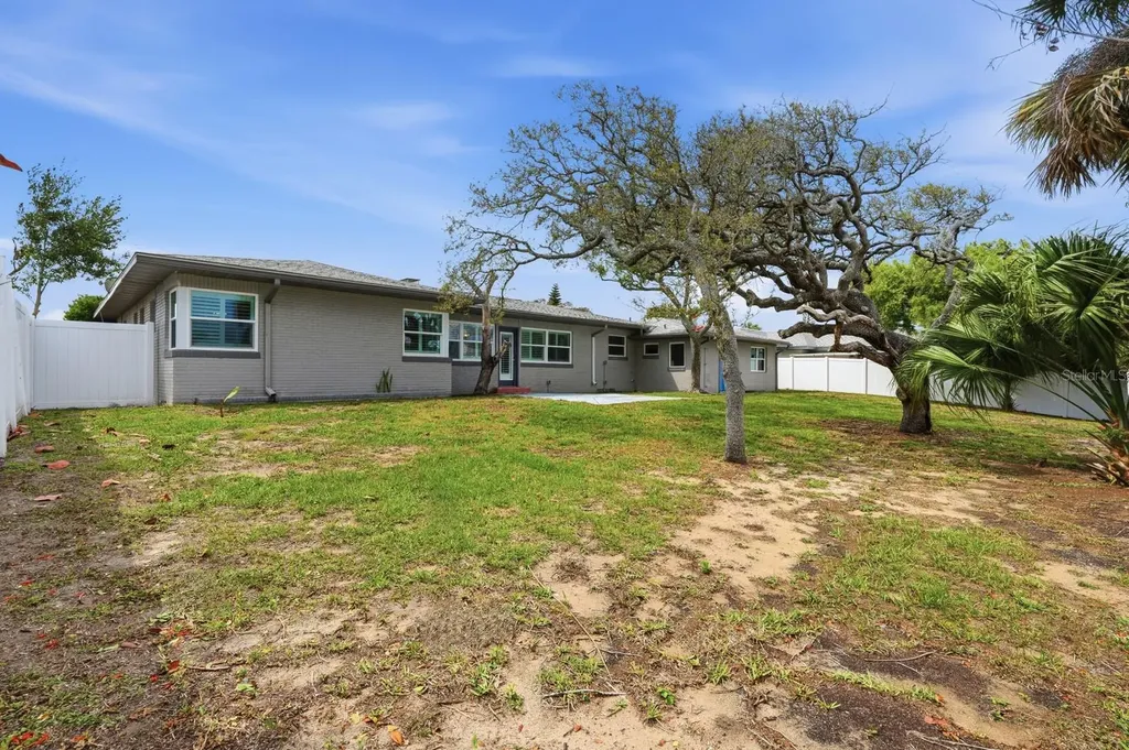 2203 S Peninsula Drive Daytona Beach FL 32118