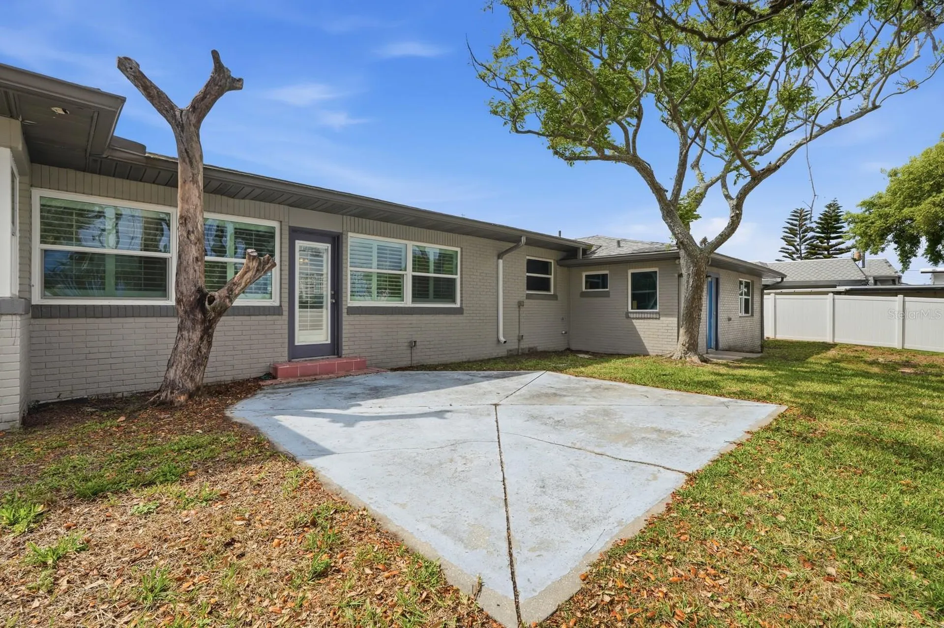 2203 S Peninsula Drive Daytona Beach FL 32118