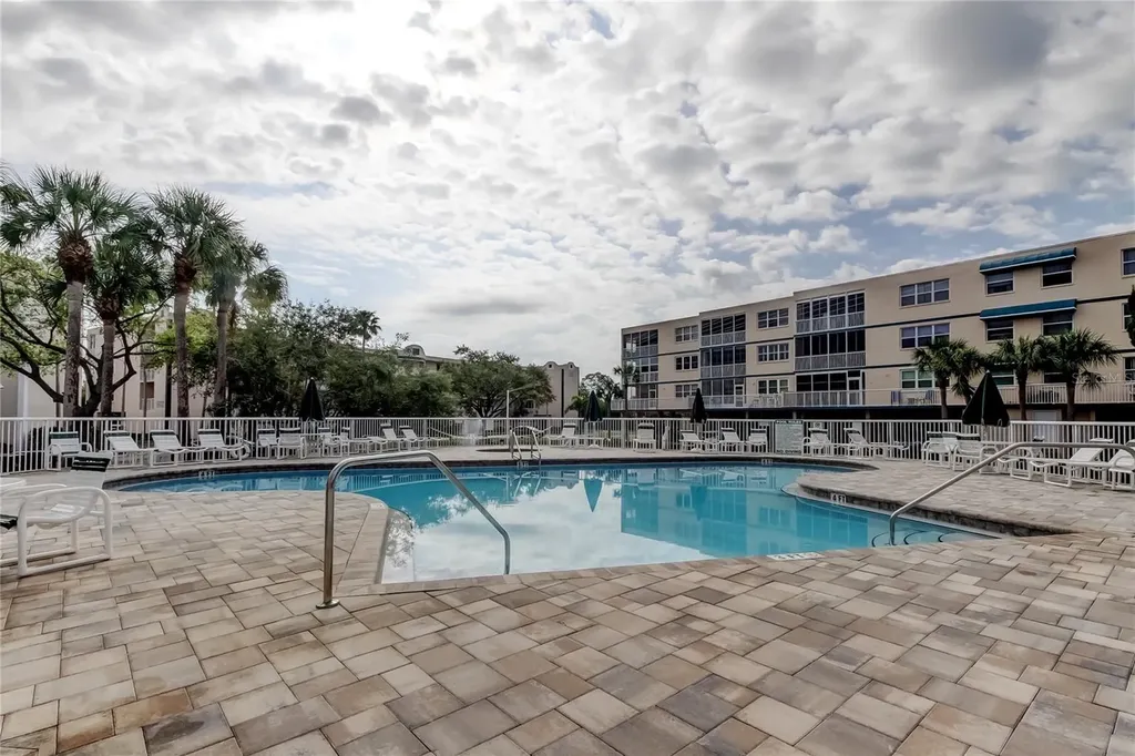 6205 Shoreline Drive Seminole FL 33708