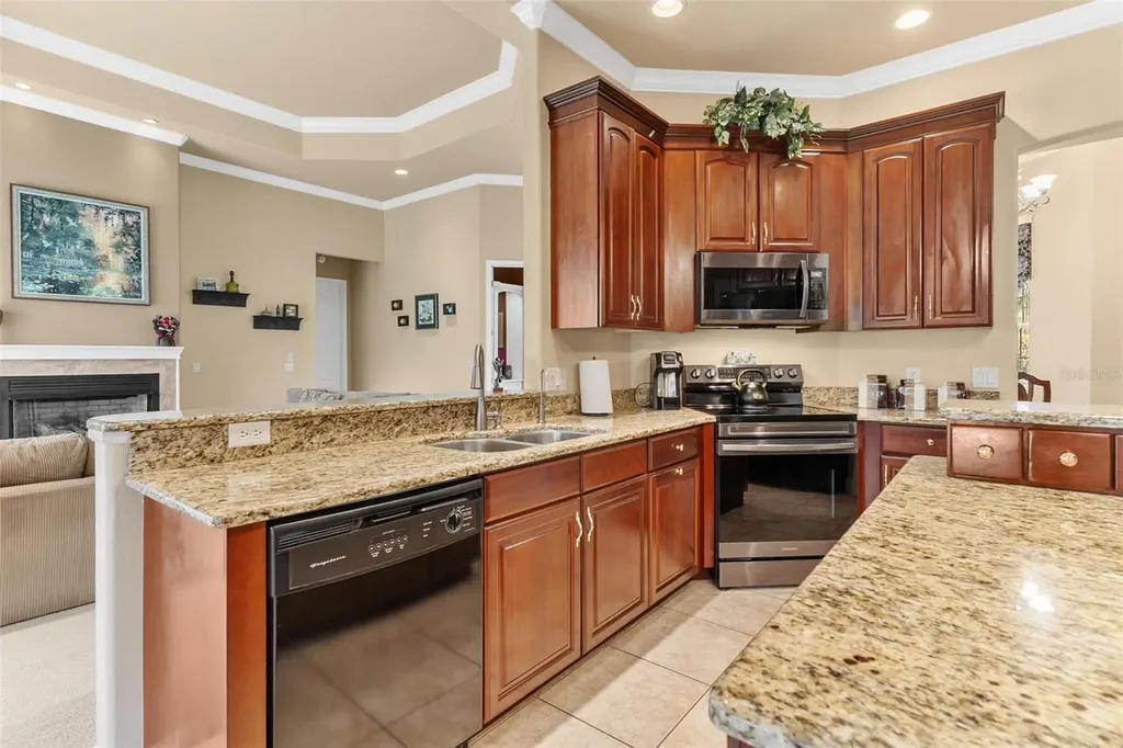 6053 Spinnaker Loop Lady Lake FL 32159