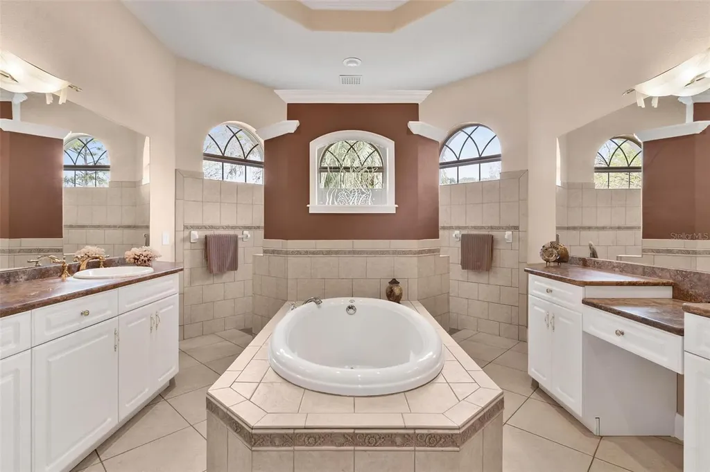 6053 Spinnaker Loop Lady Lake FL 32159