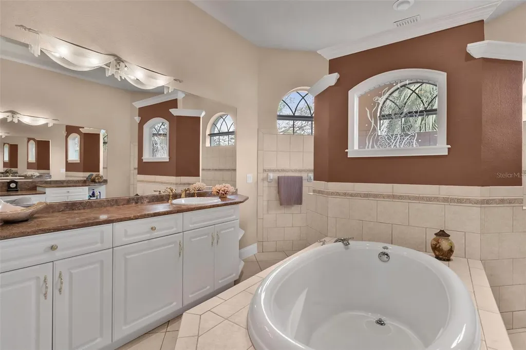 6053 Spinnaker Loop Lady Lake FL 32159