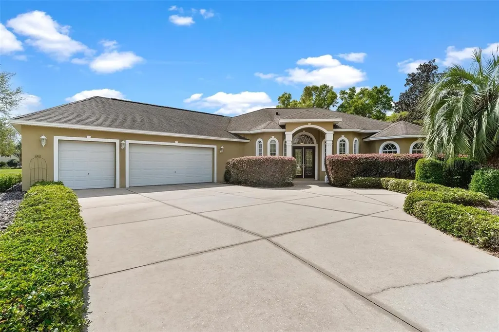 6053 Spinnaker Loop Lady Lake FL 32159