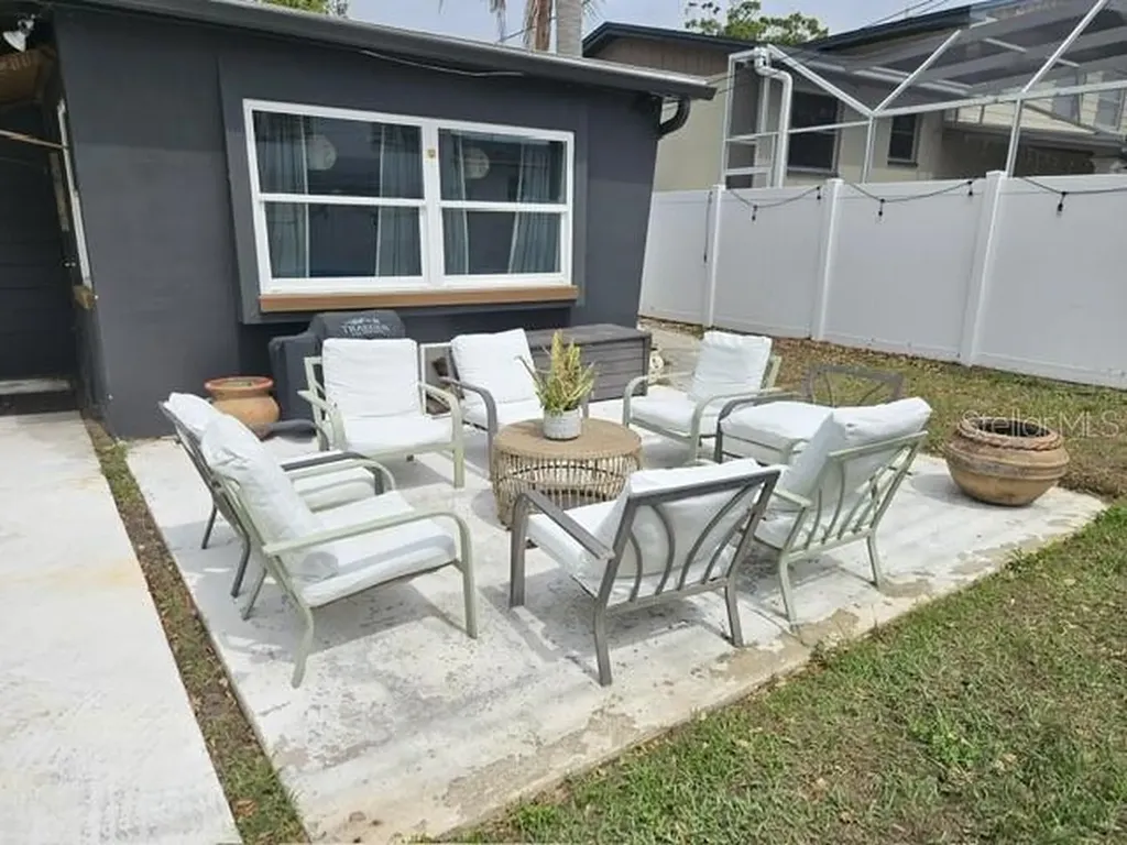 13472 Bellewood Avenue Seminole FL 33776