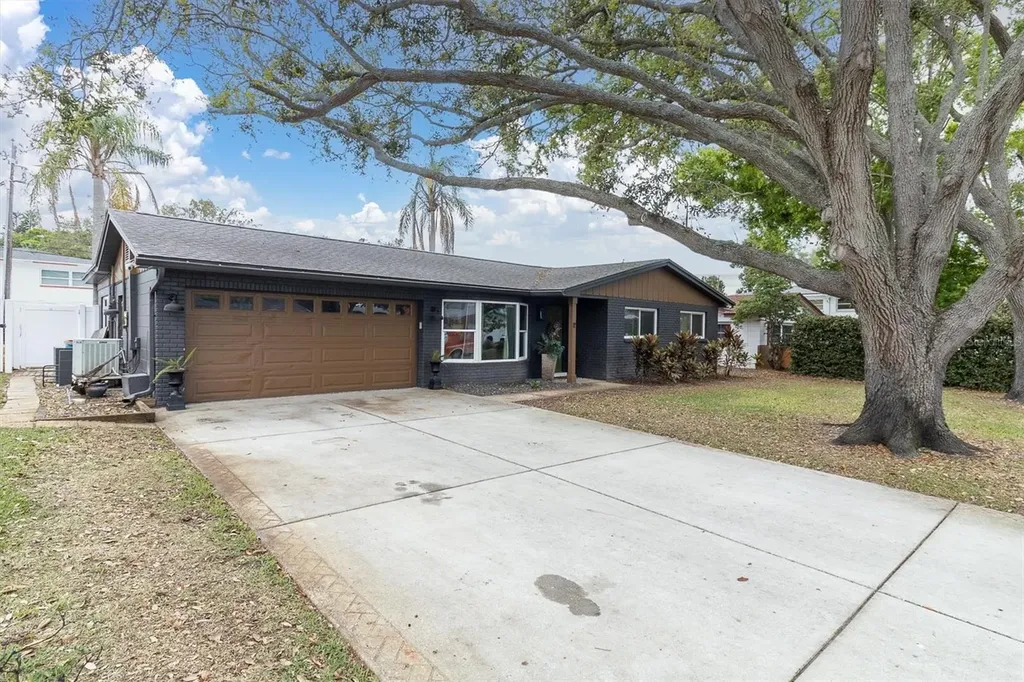 13472 Bellewood Avenue Seminole FL 33776