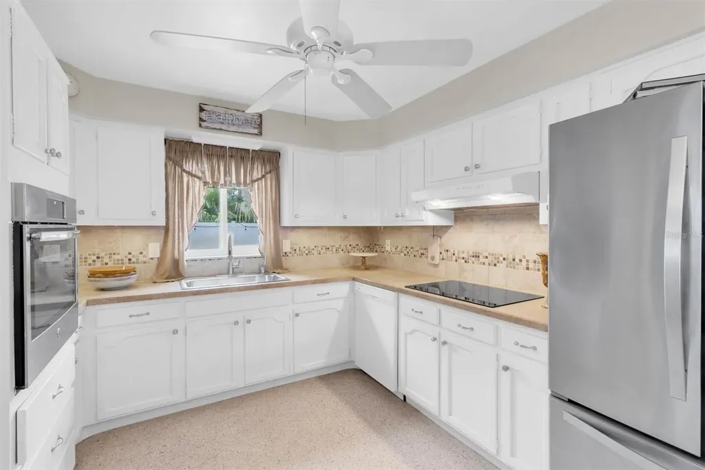 13472 Bellewood Avenue Seminole FL 33776