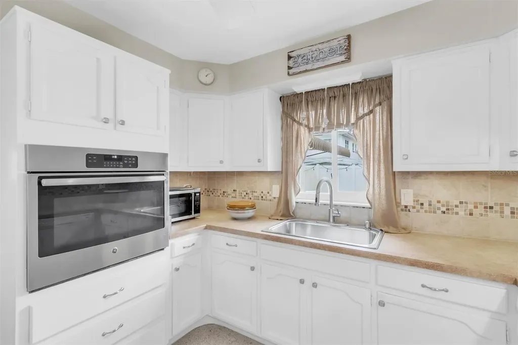 13472 Bellewood Avenue Seminole FL 33776