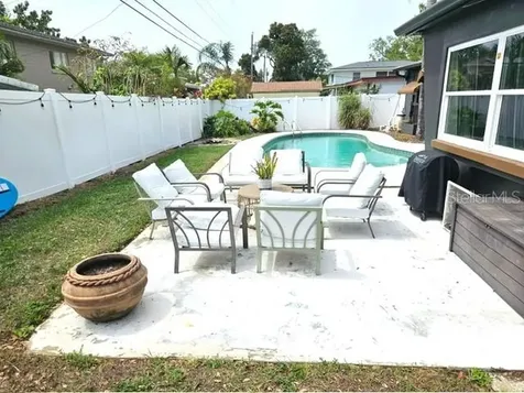 13472 Bellewood Avenue Seminole FL 33776
