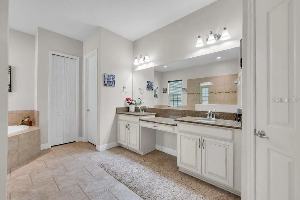 6002 Watercolor Drive Lithia FL 33547
