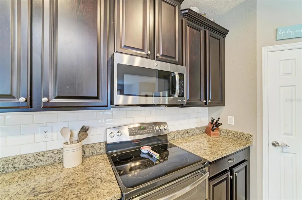 8425 Nandina Drive Sarasota FL 34240