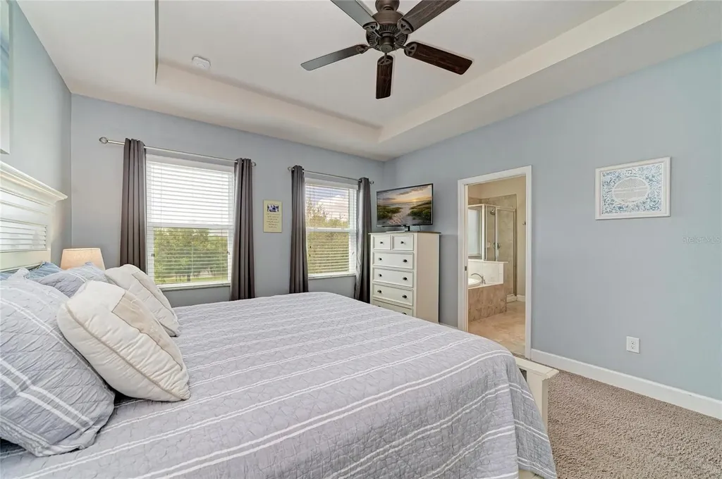 8425 Nandina Drive Sarasota FL 34240
