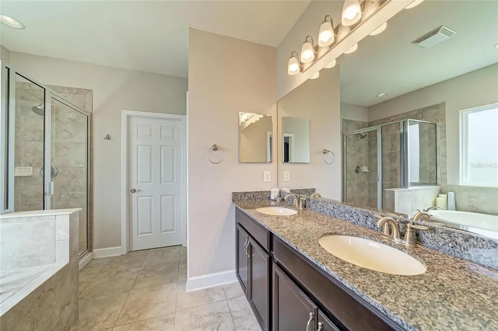 8425 Nandina Drive Sarasota FL 34240