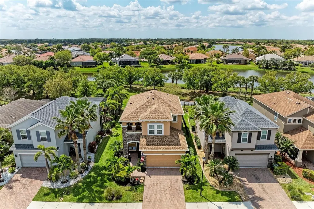 8425 Nandina Drive Sarasota FL 34240
