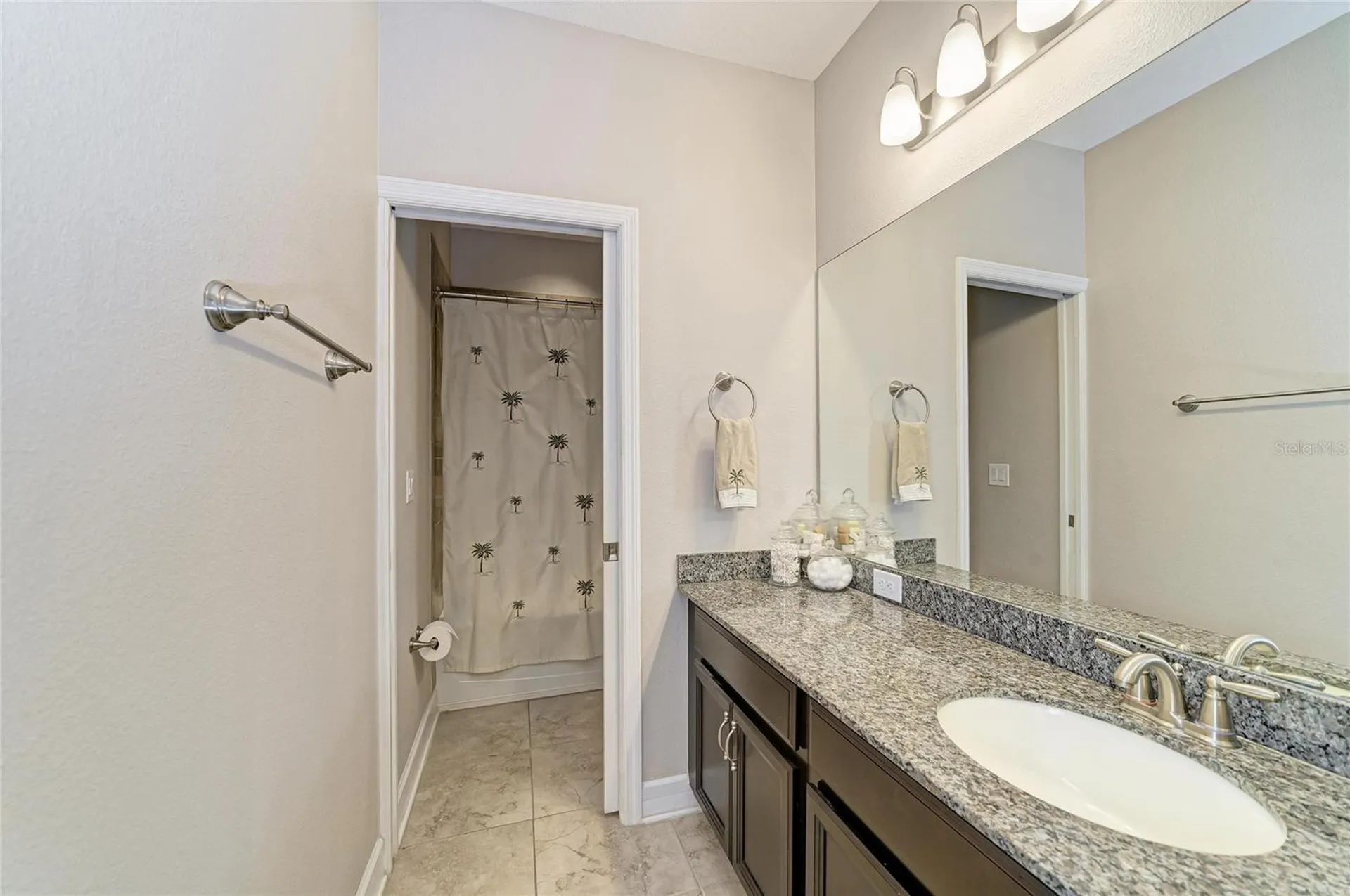 8425 Nandina Drive Sarasota FL 34240